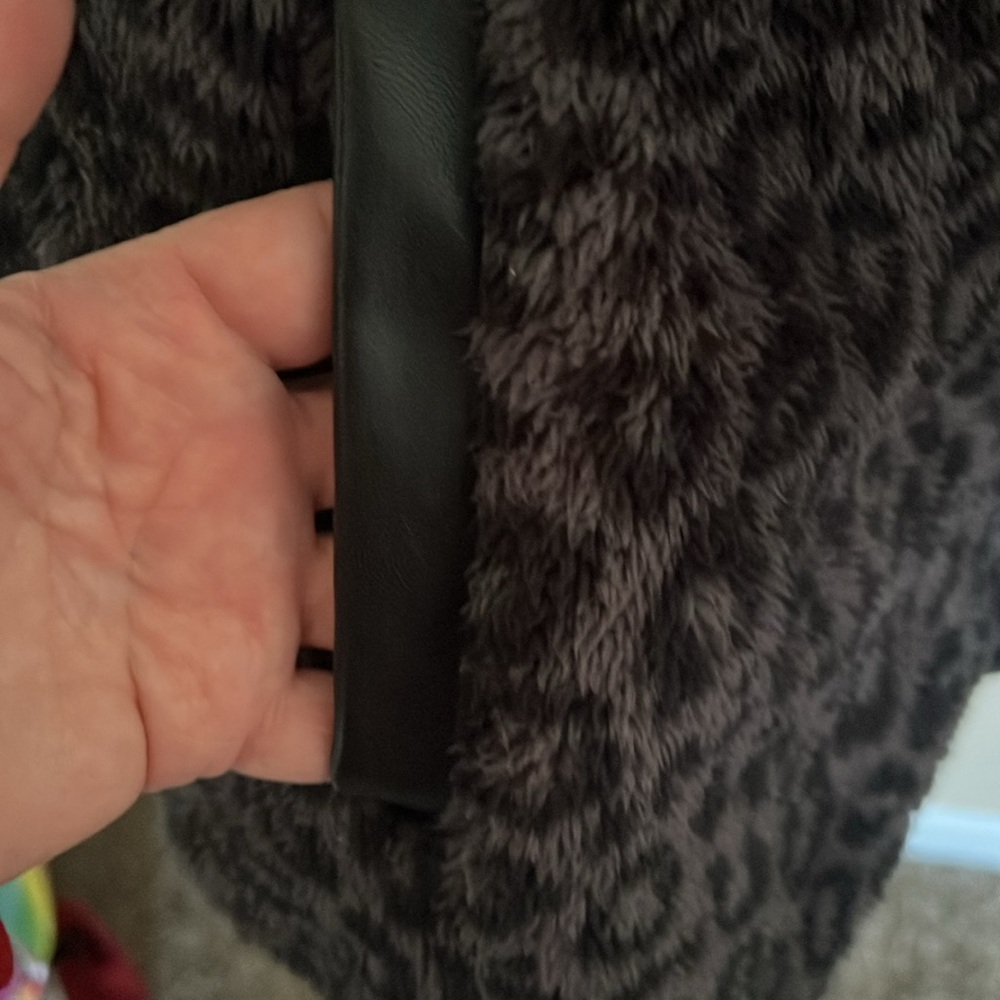 TORRID Black/Charcoal Gray Animal Print Sherpa Fleece Jacket, Size 2X, GUC. - Picture 7 of 13